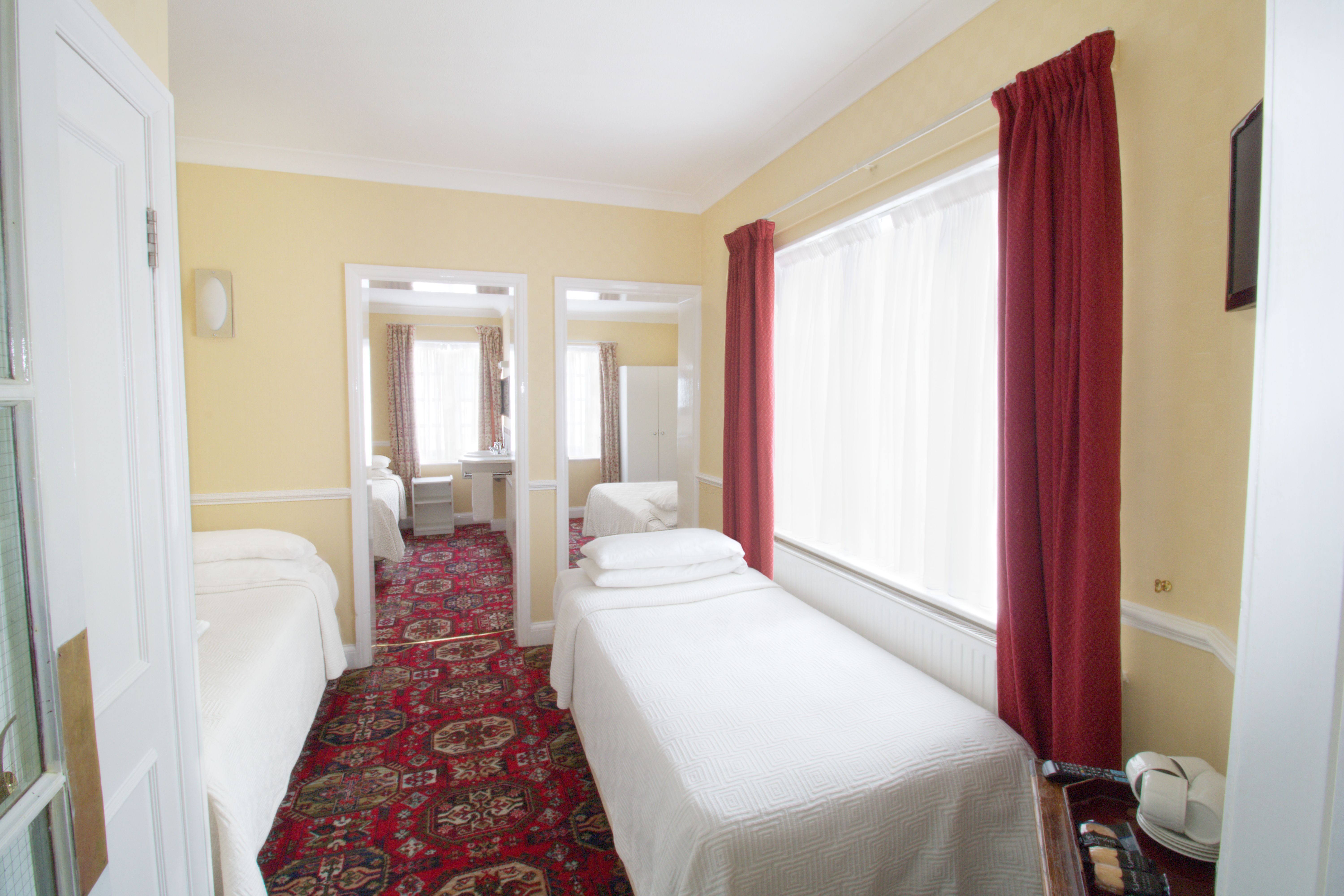 Family Room for 5 with Private Shower & WC