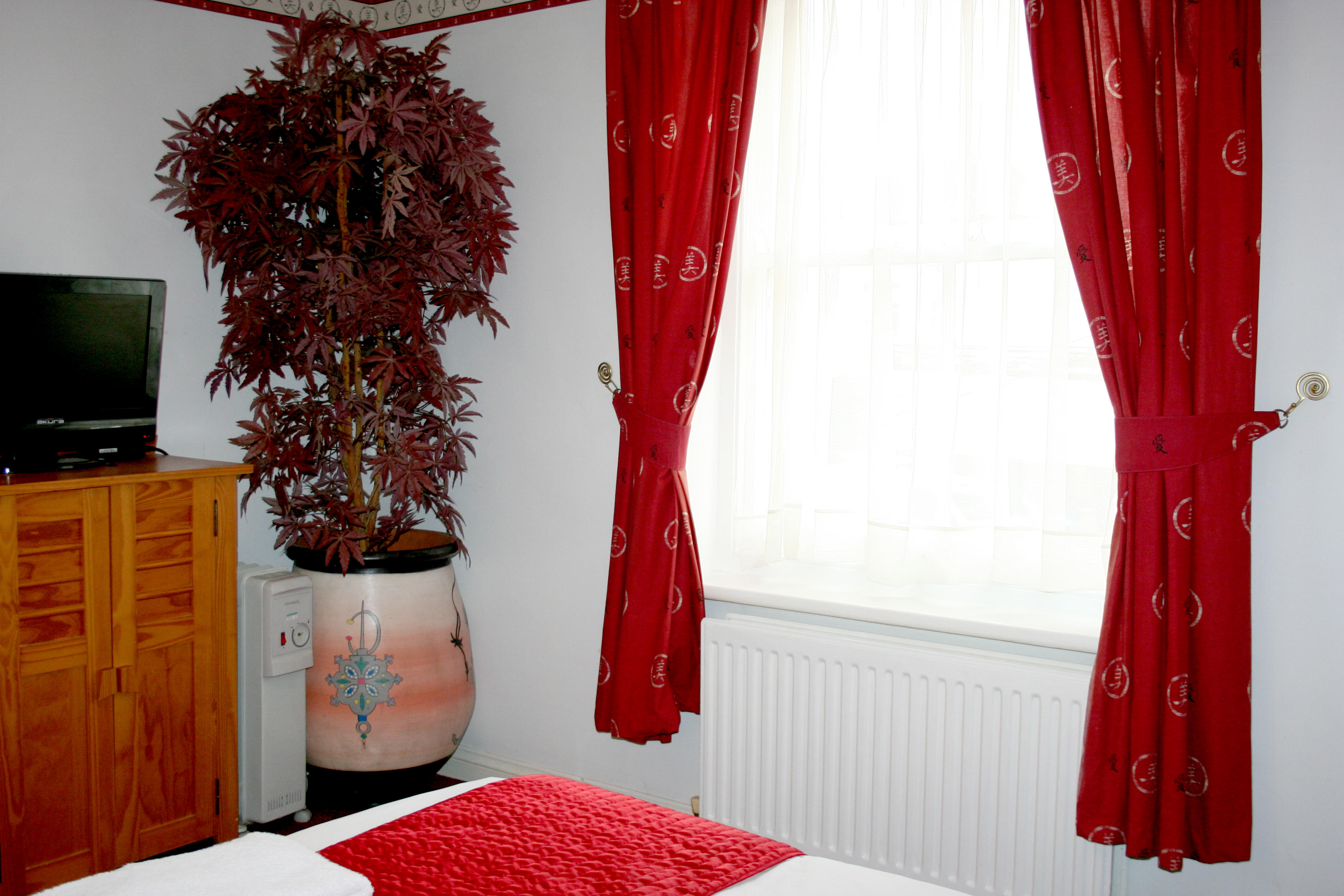 2-Bedroom Apartment - Breakfast & Parking