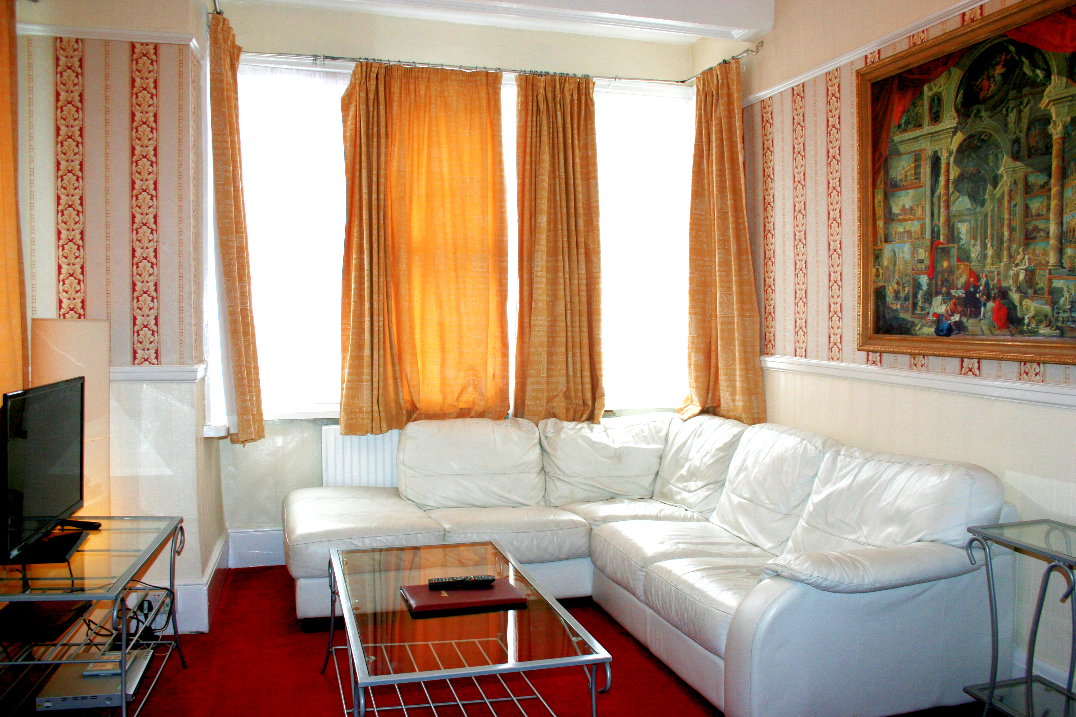 2-Bedroom Apartment - Breakfast & Parking