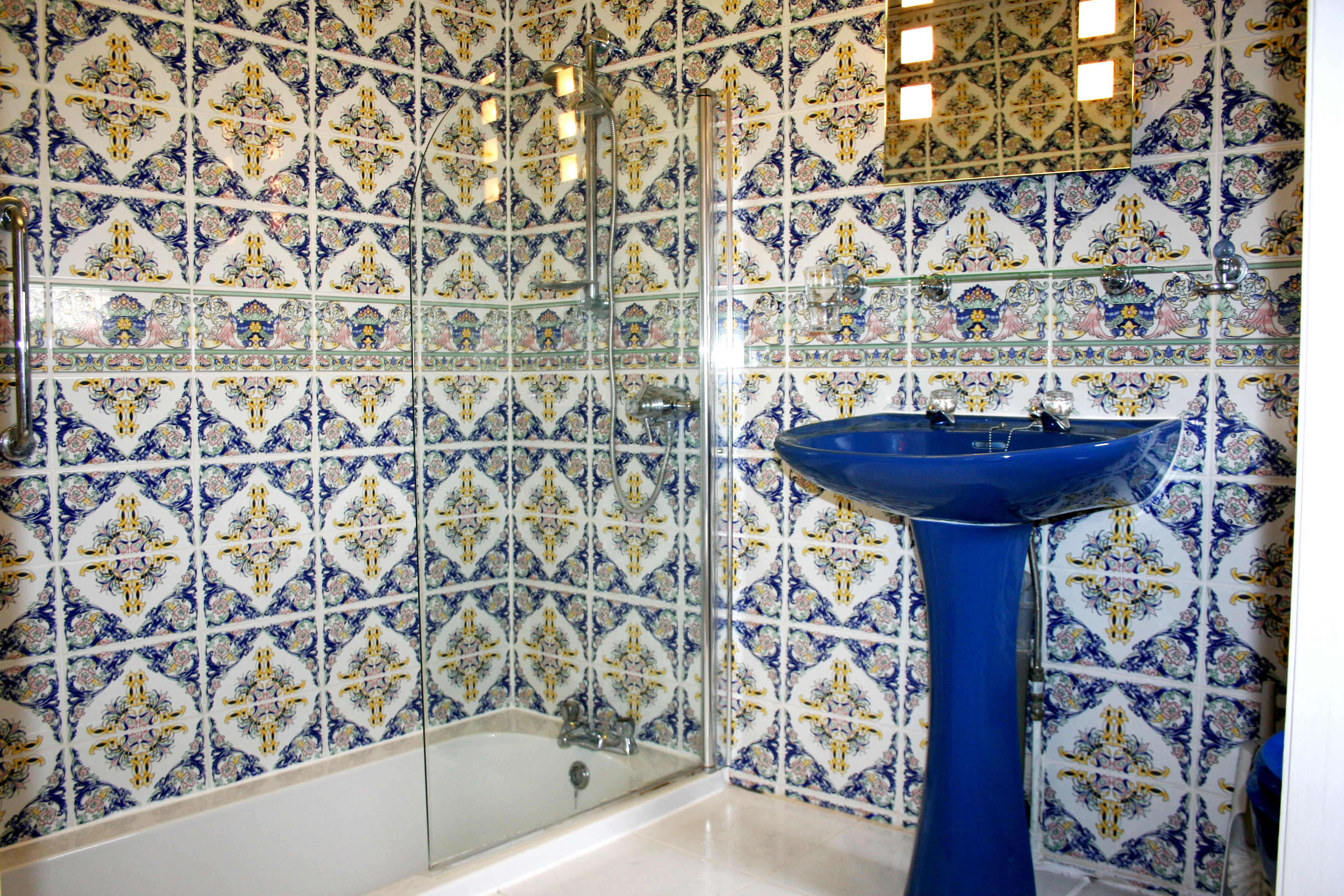 2-Bedroom Apartment - Breakfast & Parking