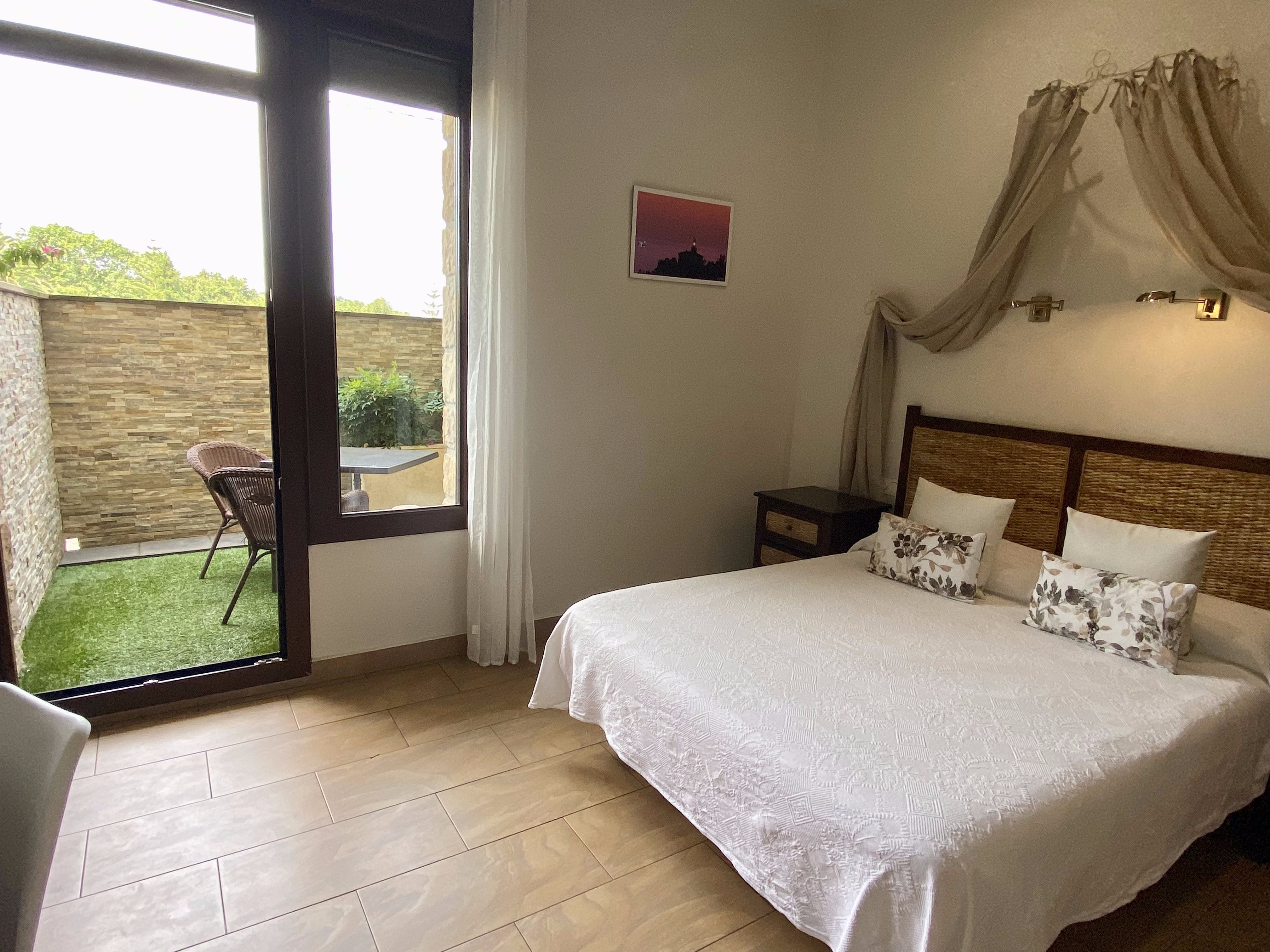 Habitación Doble, planta baja con terraza.