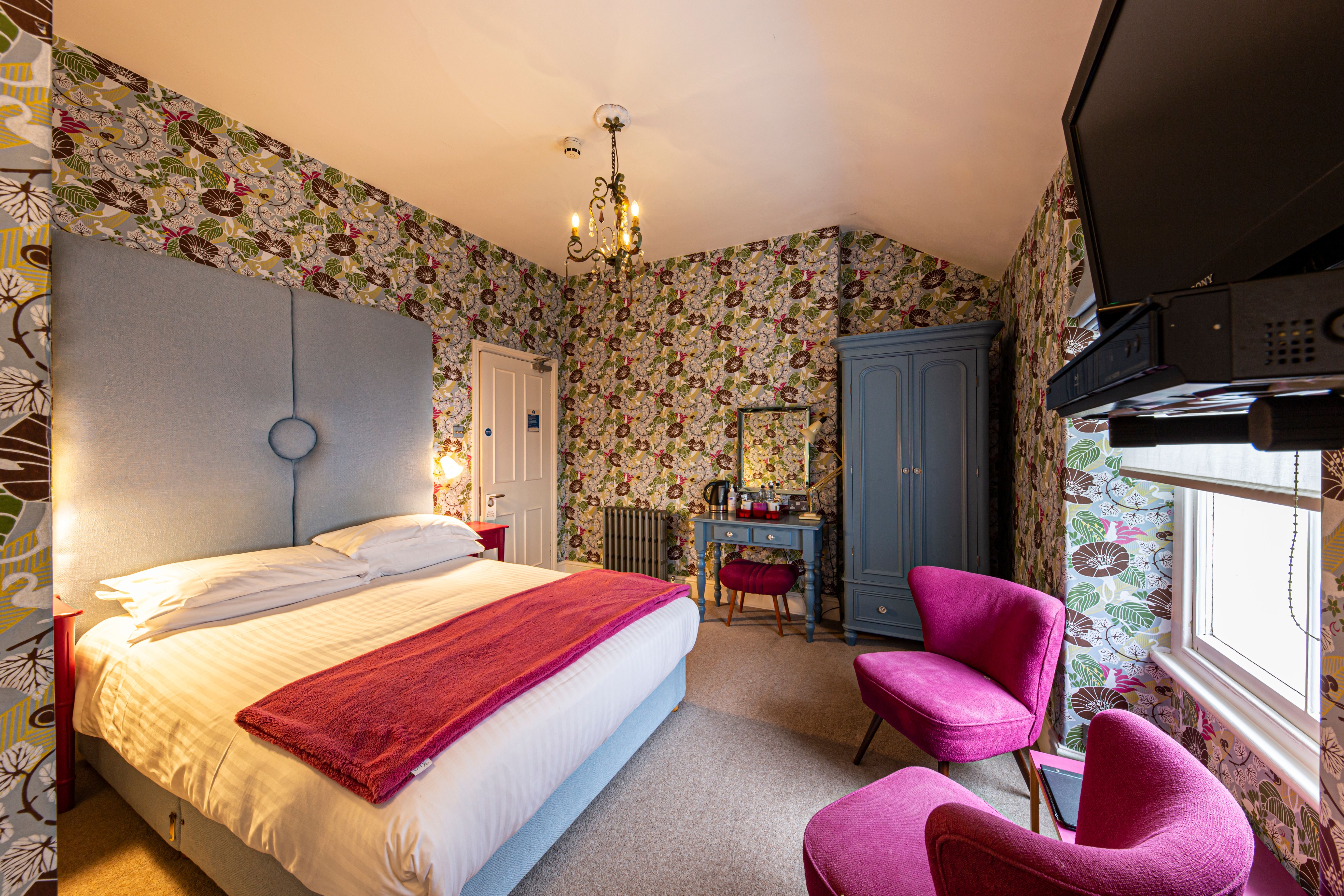 Room 8 Modern Romance