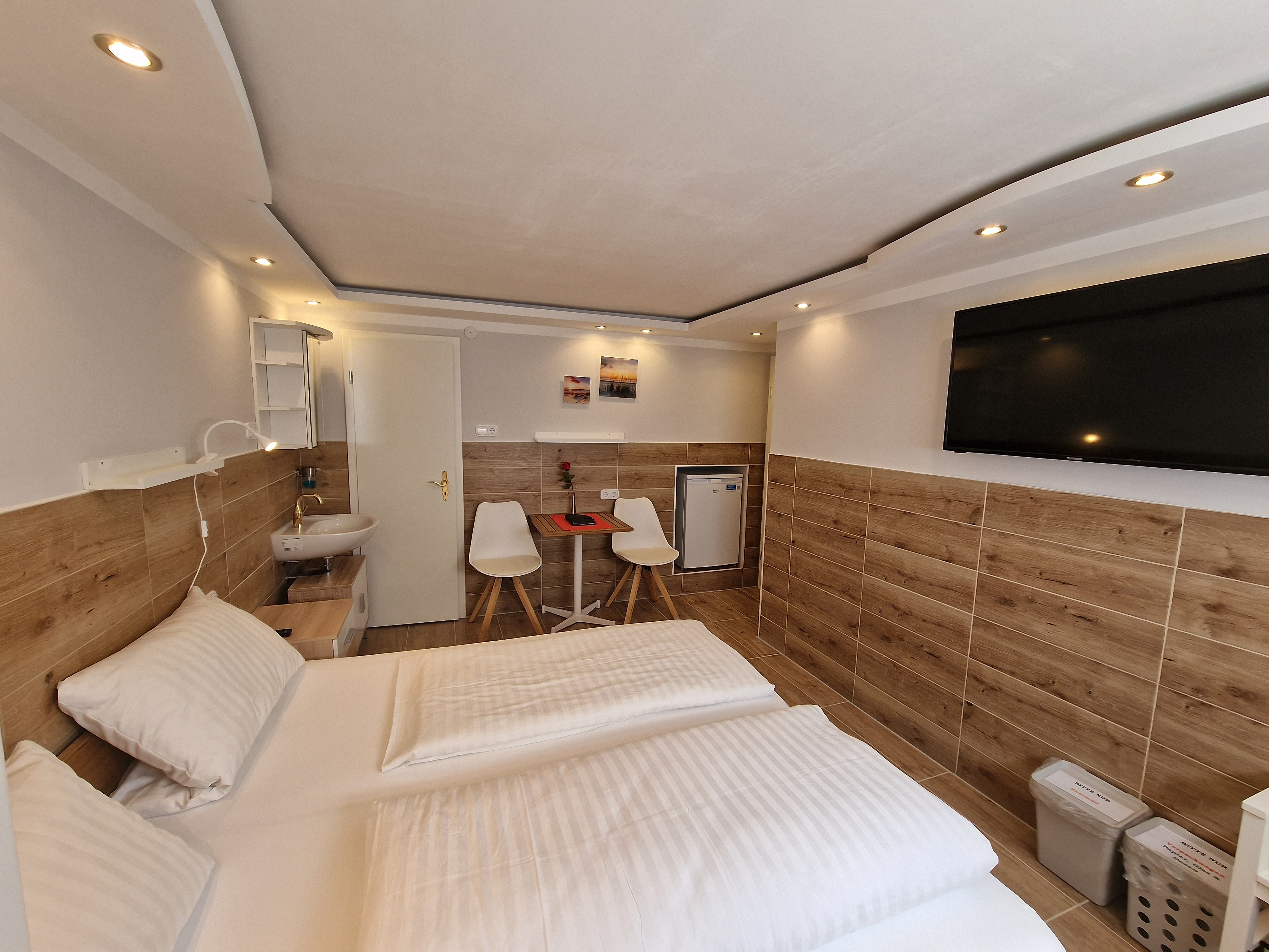 Komfort-Doppelzimmer mit Dusche, Foto 1 von 1. 