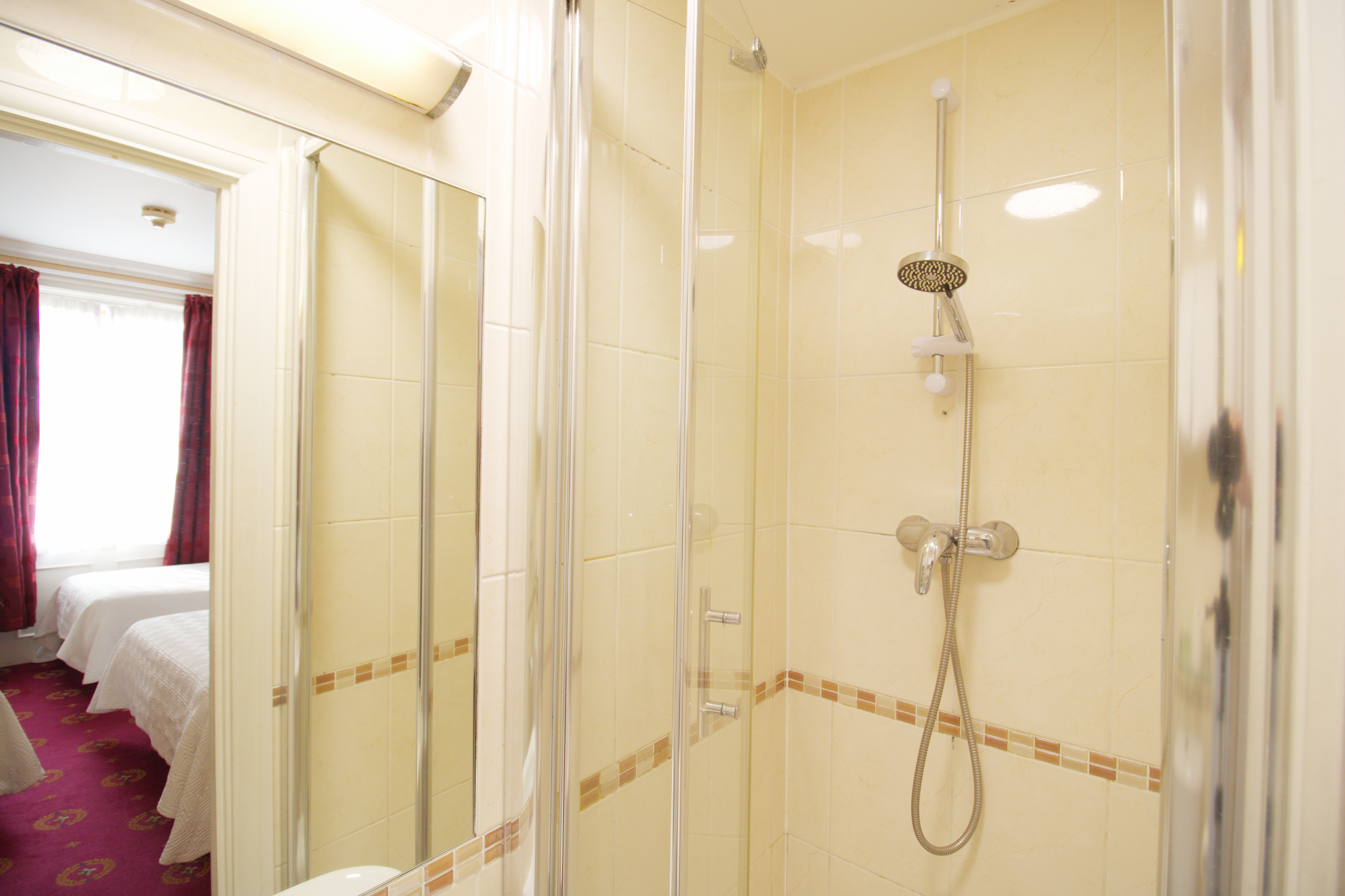 Family Room for 4 with Private Shower & WC