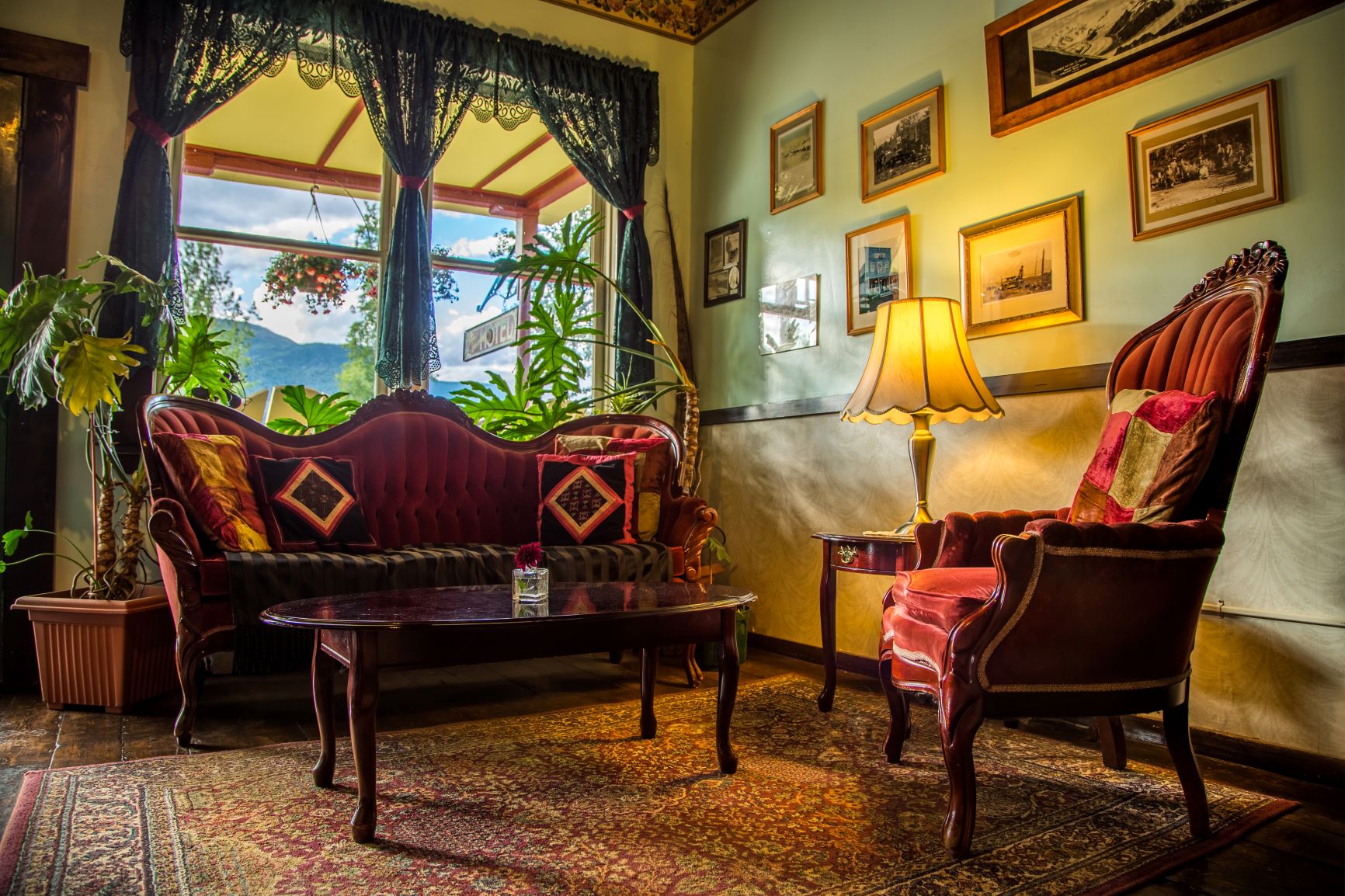 Ma Johnson's 2 Single beds, Historical Hotel