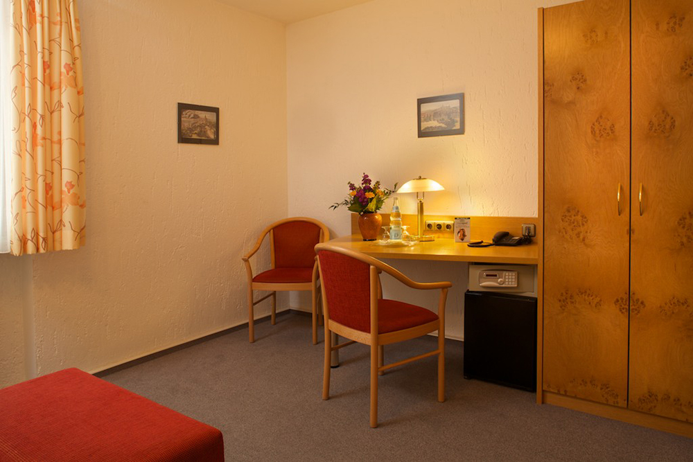 Standardkategorie Kornblume inklusive Frühstück und Halbpension(3-Gänge+Salat) 